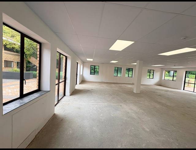 391M² OFFICE TO LET IN VORNA VALLEY